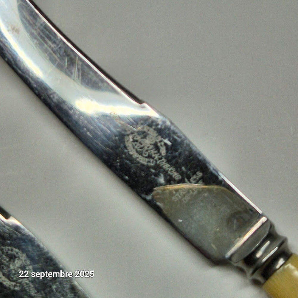 Couteaux &agrave; fromages ou dessert, ol'tlers to H.M. THE KING, v Cuisine