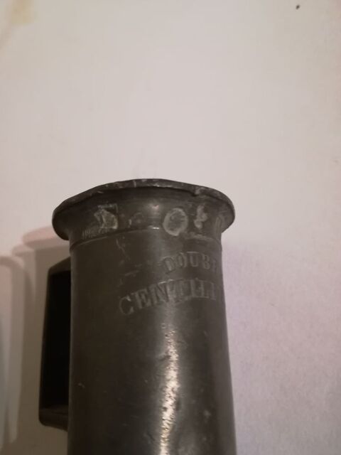 VIEUX   P E T I T   POT EN ETAIN  (double CENTILITRE)
0 Mouvaux (59)