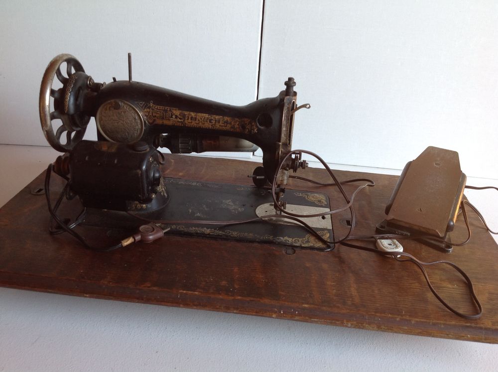 MACHINE &agrave; COUDRE MOTEUR SINGER 15K26 FACTURE 1929
