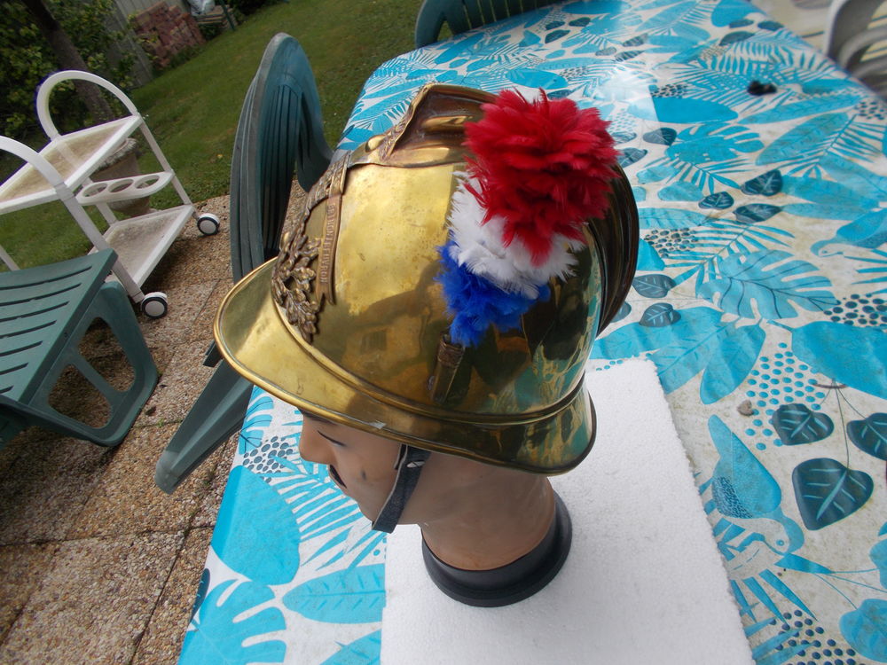 ancien casque de pompier de PARIS ,avec son plumet,bon &eacute;tat 