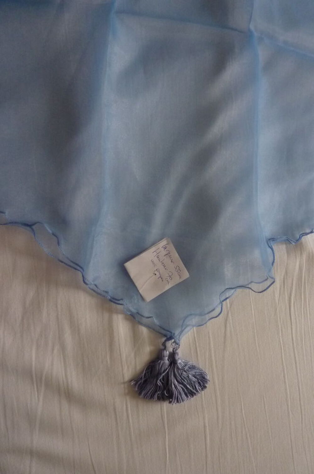 2 voilages en voile bleu et pompon Décoration