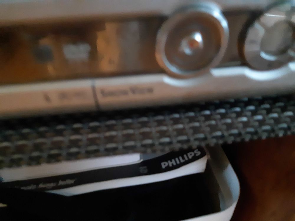 lecteur de DVD Philips et enregistreur en m&ecirc;me temps compatible avec les tv de mnt Audio et hifi