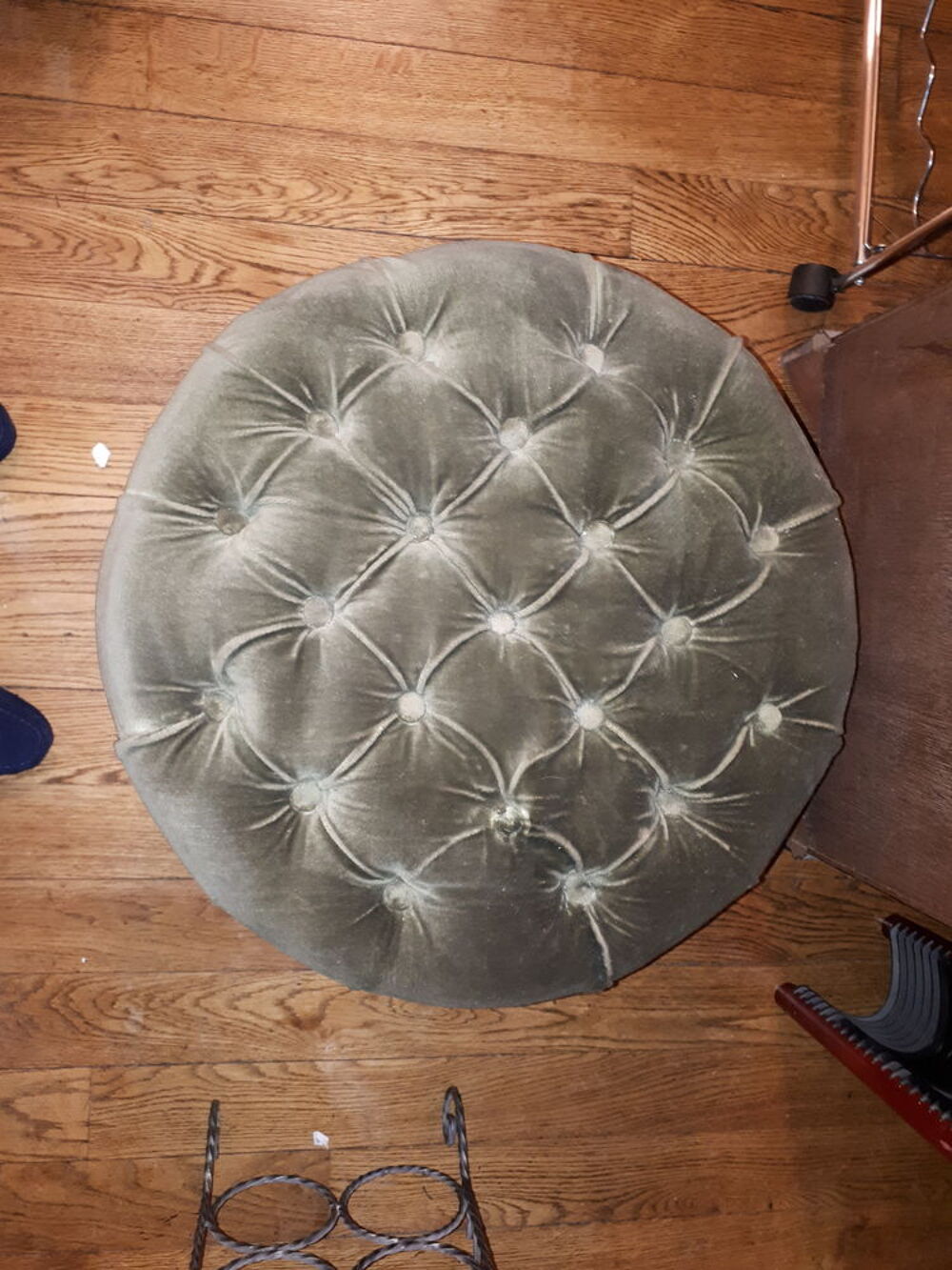 Pouf vert boutonn&eacute; &agrave; franges Meubles
