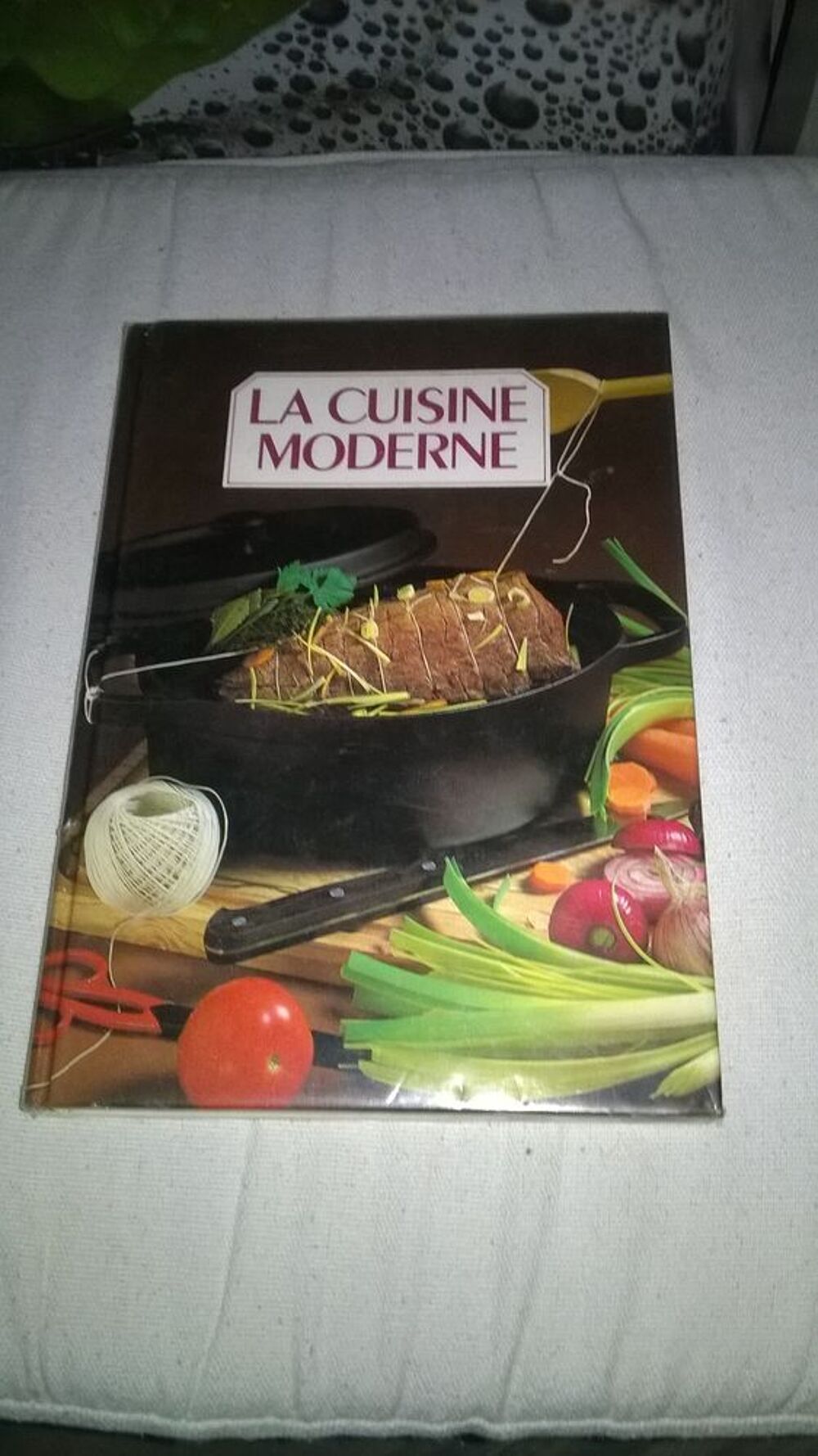 Livre La cuisine moderne
Fran&ccedil;oise Bernard
1983
Excellent Livres et BD