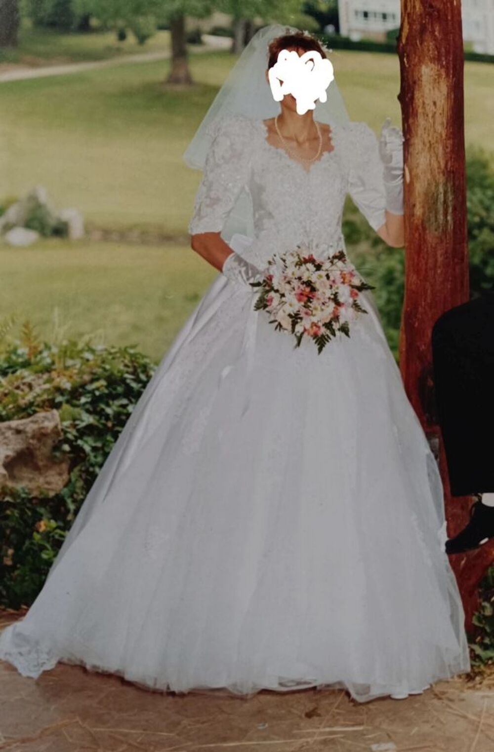Robe de mari&eacute;e avec tra&icirc;ne, voile, gants et coussin alliance Vêtements