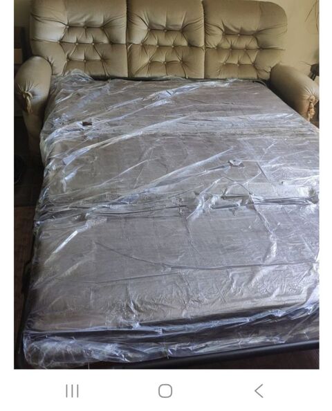 Canap� 3 places convertible beige velours 50 Mouroux (77)