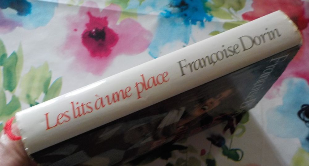 LES LITS A UNE PLACE de Fran&ccedil;oise DORIN Ed. France Loisirs Livres et BD