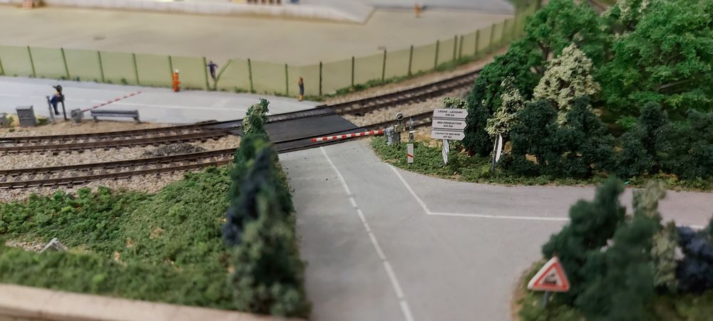 R&eacute;seau ferroviaire &eacute;chelle N analogique de 2 m 73 par 1 m 00 Jeux / jouets