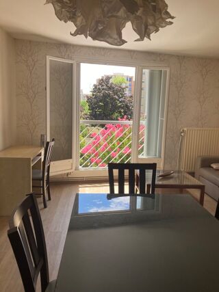  Appartement à louer 4 pièces 85 m²
