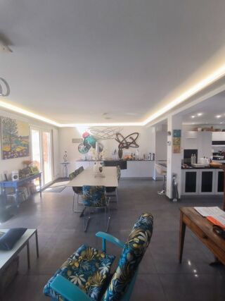 Vente Maison Maison rénovée 165m2, jardin 400m2, garage, parkings Le cannet