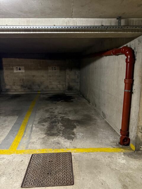  Parking / Garage  louer 10 m
