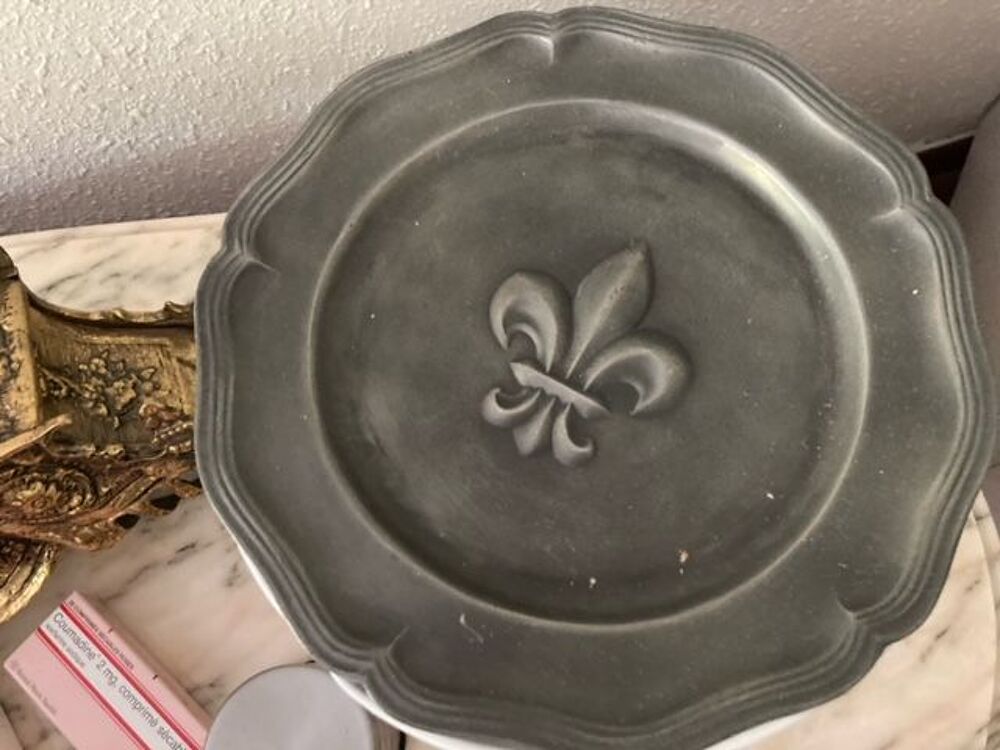 VIDE MAISON suite &agrave; placement en hospitalisation Meubles