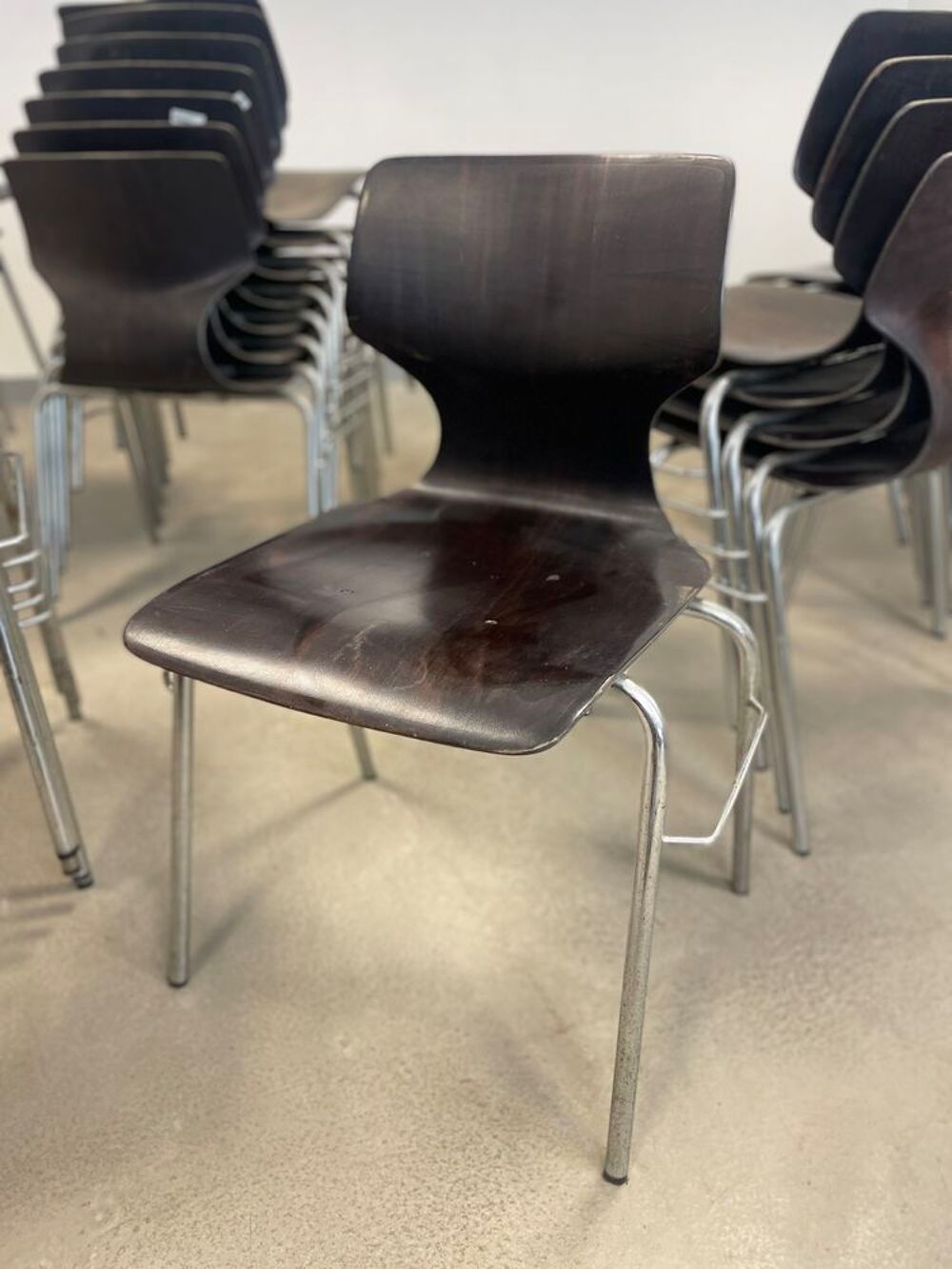 40 chaises Flototto Pagholz LIVRAISON POSSIBLE Meubles
