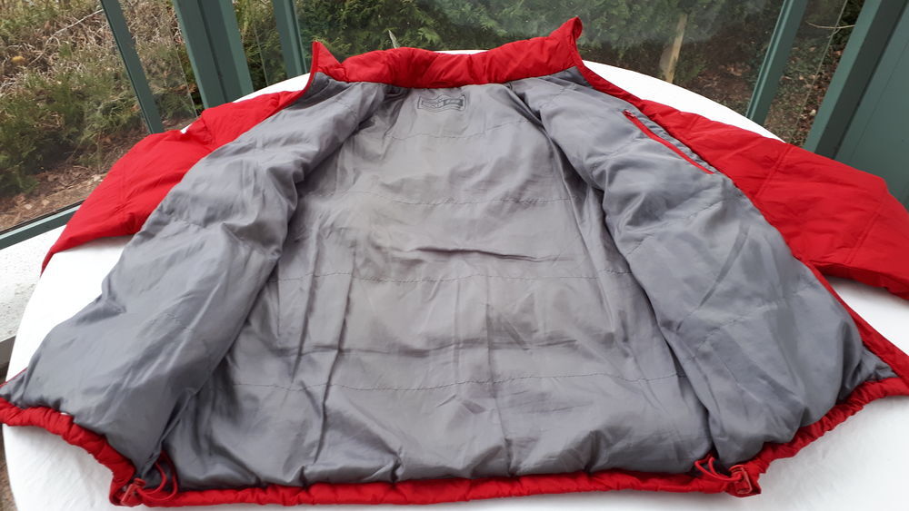 Doudoune rouge &agrave; capuche Vêtements