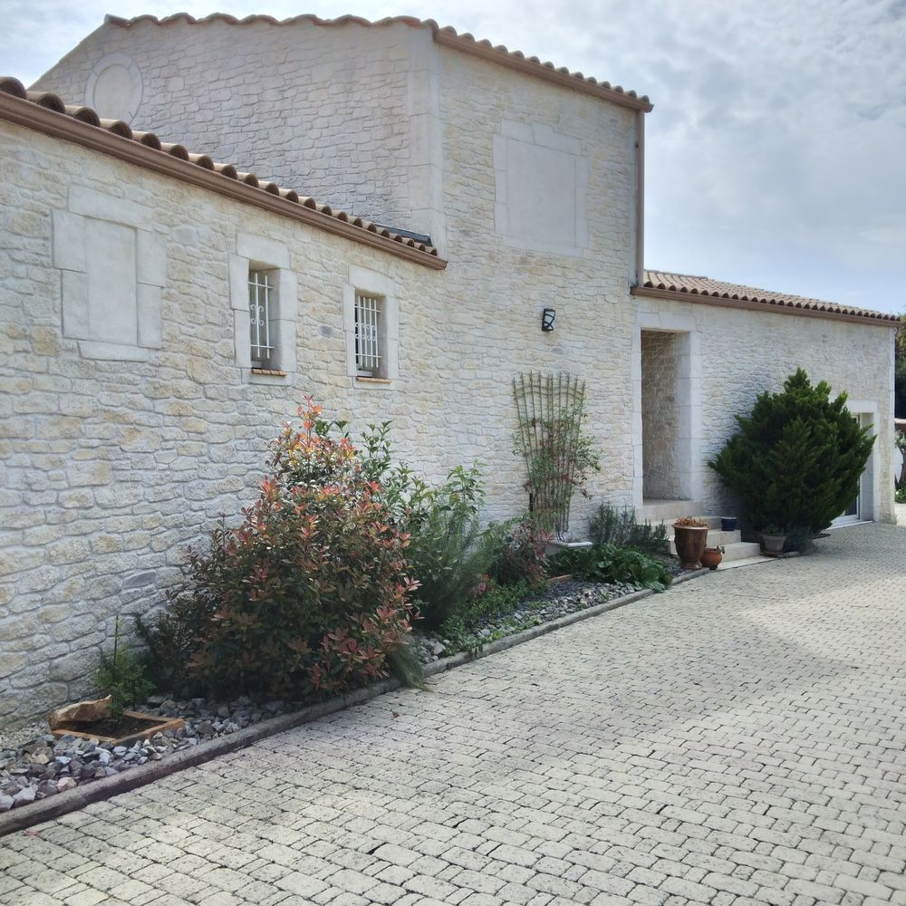 Vente Villa Maison à POULX 30320
154 m2 / terrain 1250 m2 Poulx