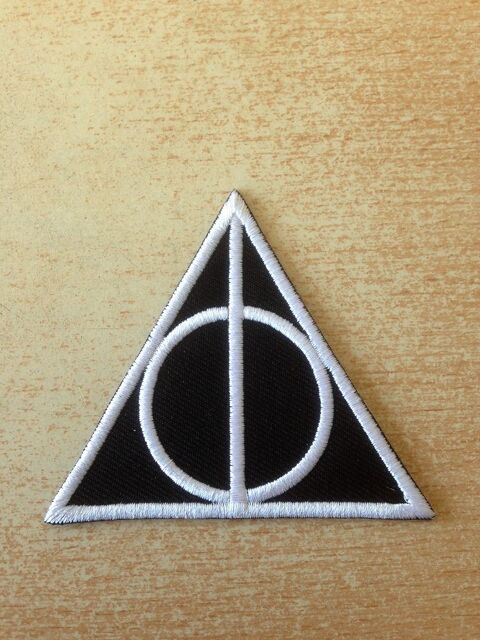 Écusson harry potter reliques de la mort noir 4 Carnon Plage (34)