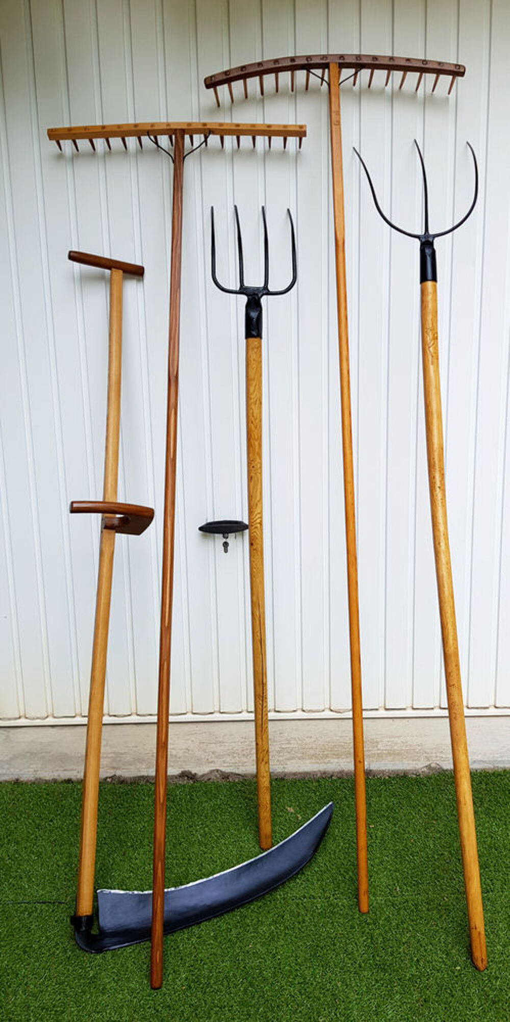 Outils agricoles anciens. Jardin
