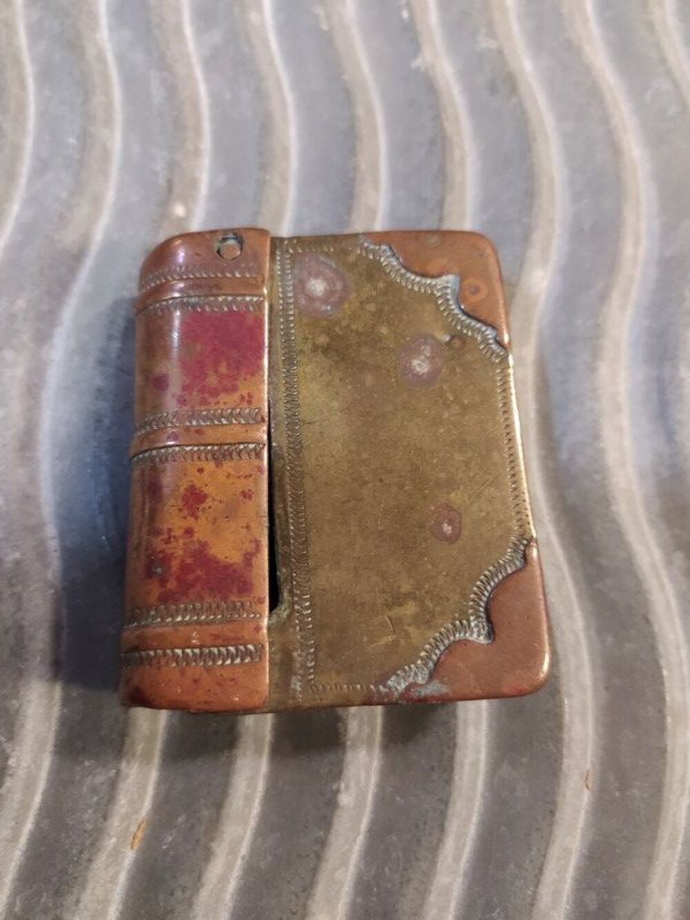 Ancien Briquet Livre Travail de Tranch&eacute;e 14-18 