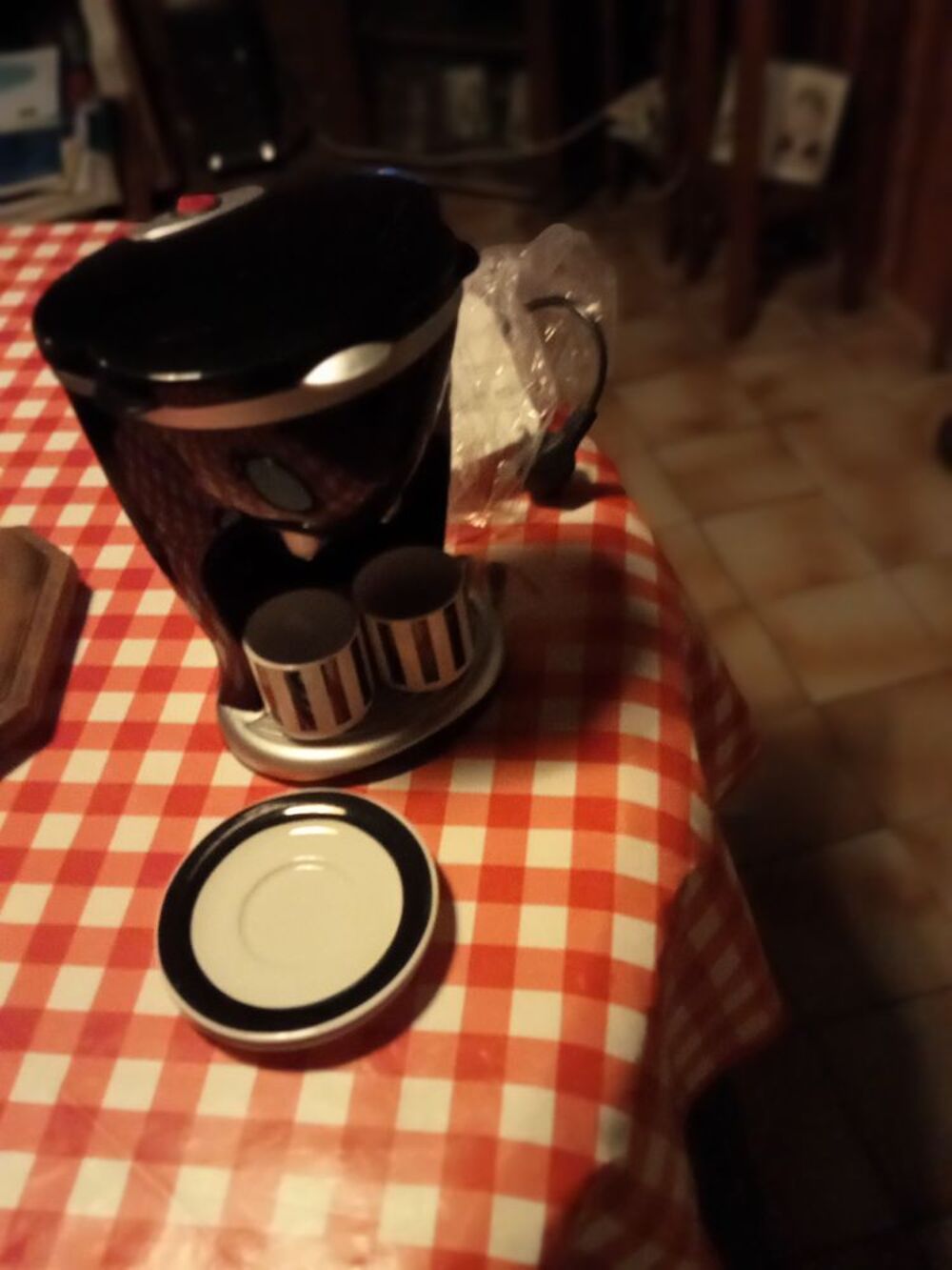 cafeti&egrave;re avec set de tasses Electroménager