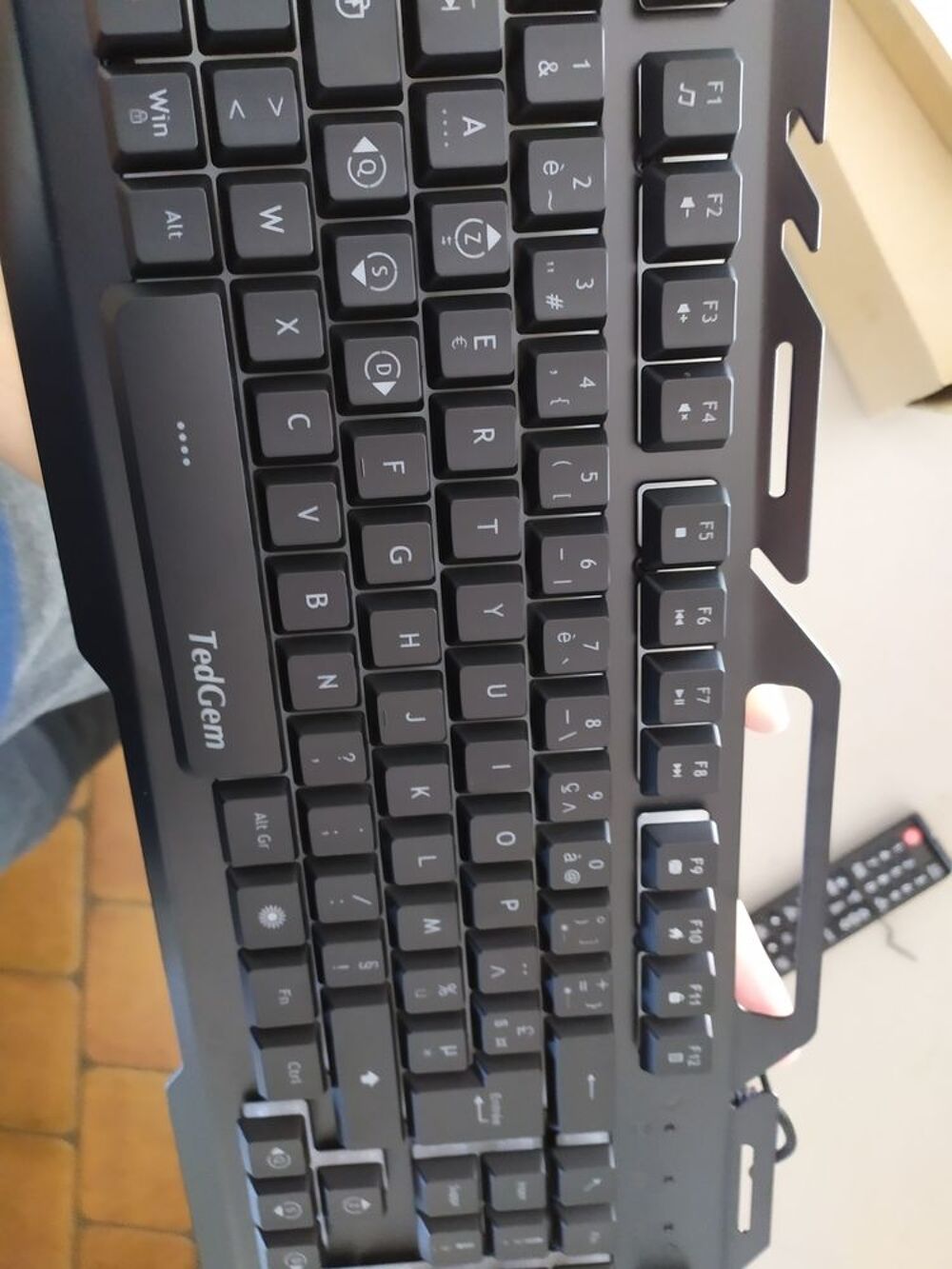 Clavier gamer, r&eacute;tro &eacute;clairage rgb. (Clavier &agrave; membrane) Matériel informatique