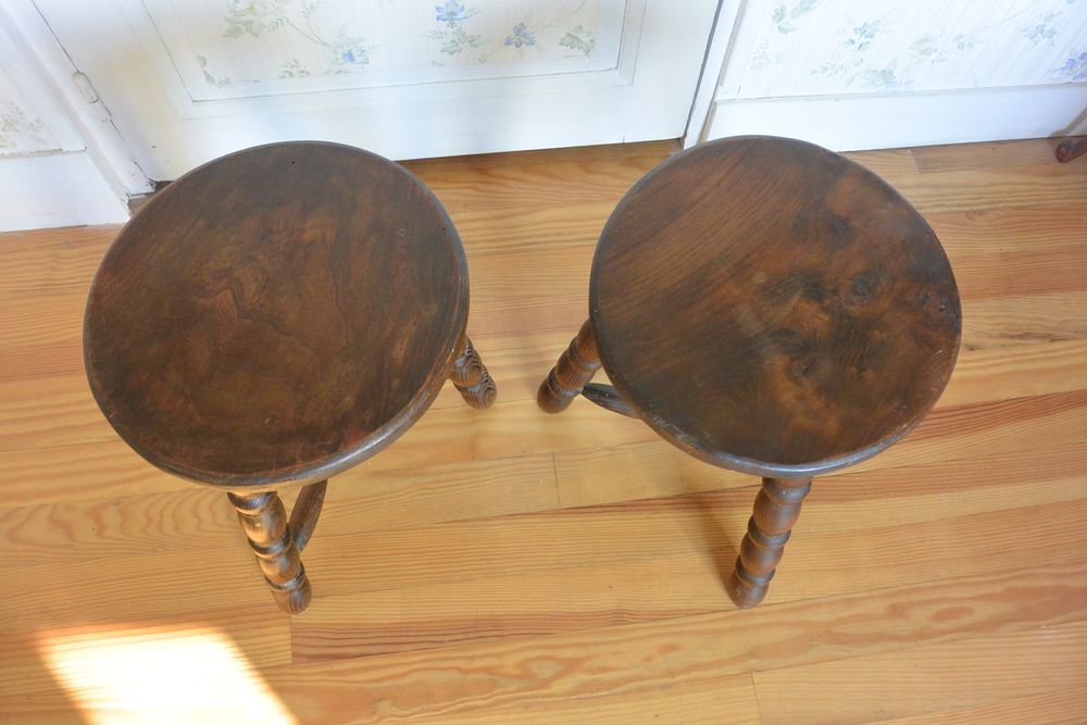 Paire de tabourets tripodes - ann&eacute;es 1950 
Meubles