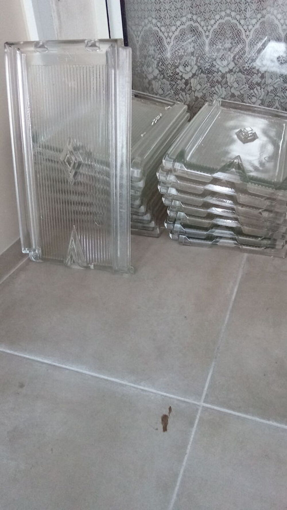 16 Tuiles plates en verre type Roumazi&egrave;res-Loubert Bricolage