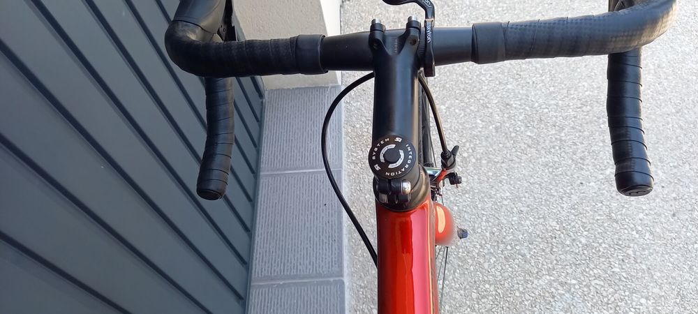 Velo de course Cannondale super six performant Vélos
