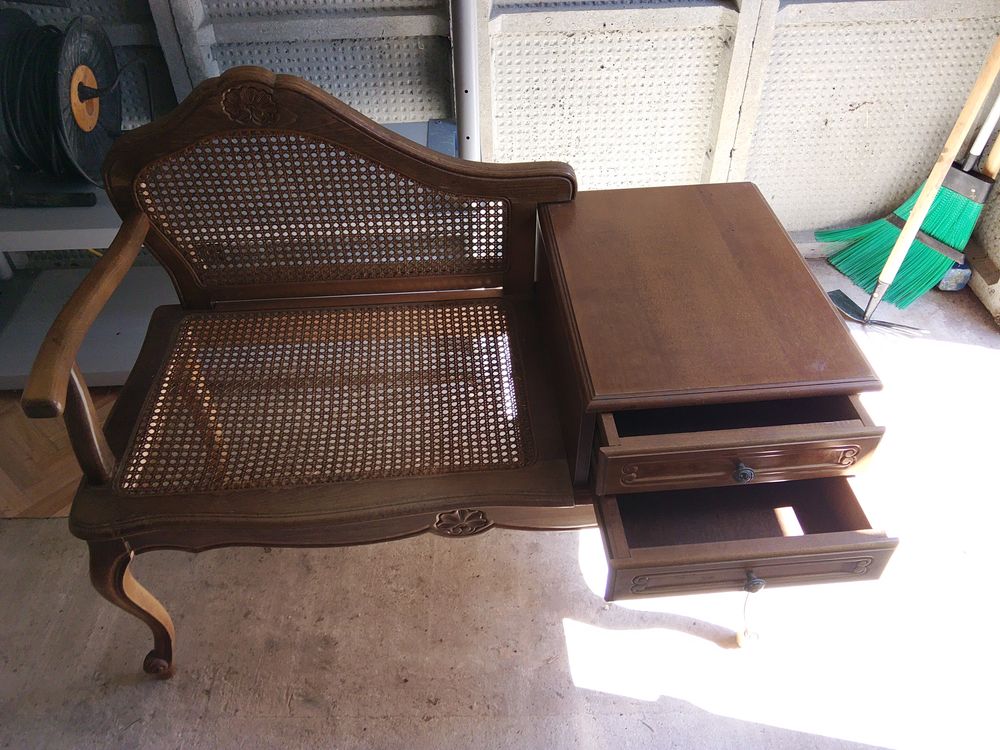 Banc de t&eacute;l&eacute;phone Décoration