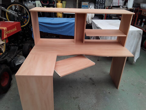 Bureau informatique +Coffre  jouets
0 Abbeville (80)