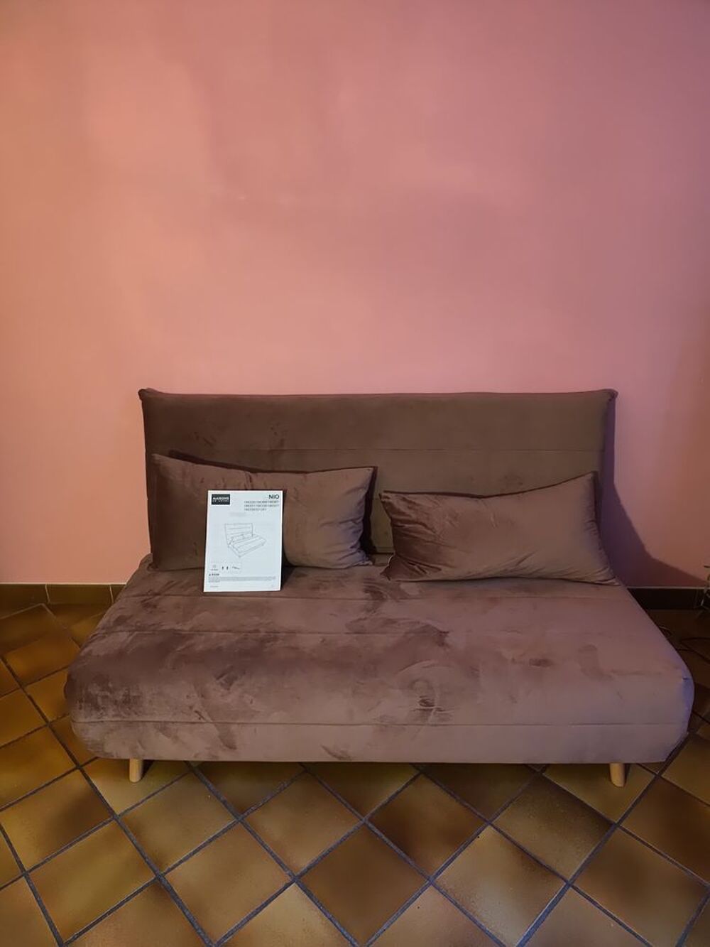 Canap&eacute; 2 places marron clair 225 € au lieu de 390€, servi 1 Meubles