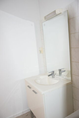  Appartement à louer 3 pièces 65 m²