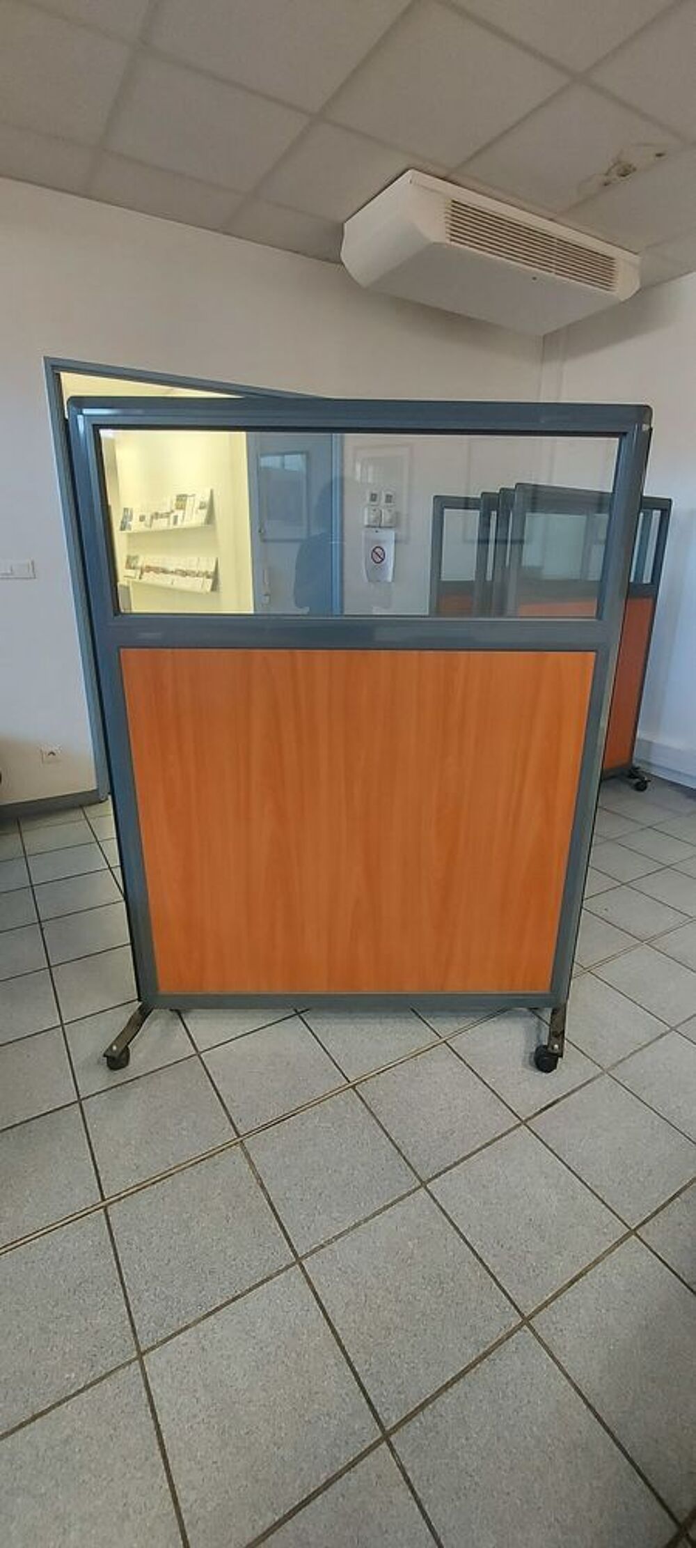 Lot de 5 cloisons de bureau vitr&eacute;es Meubles