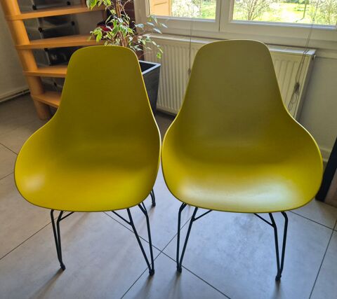 Chaises design coque jaune avec pieds eiffel en mtal 200 Grenoble (38)