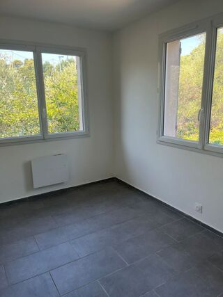 Villa à louer 4 pièces 85 m² Grasse