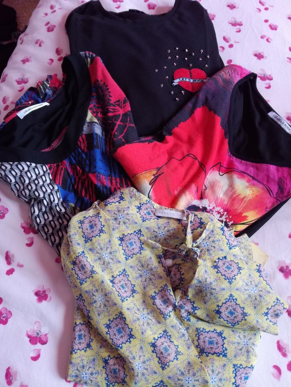 LOT 4 HAUTS MANCHES LONGUES
T46/48 Vêtements