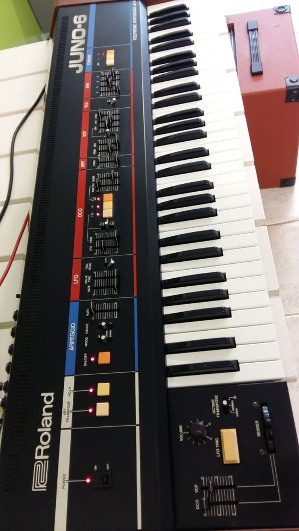 Synthetiseur analogique
Roland Juno 6
Parfait &eacute;tat Instruments de musique