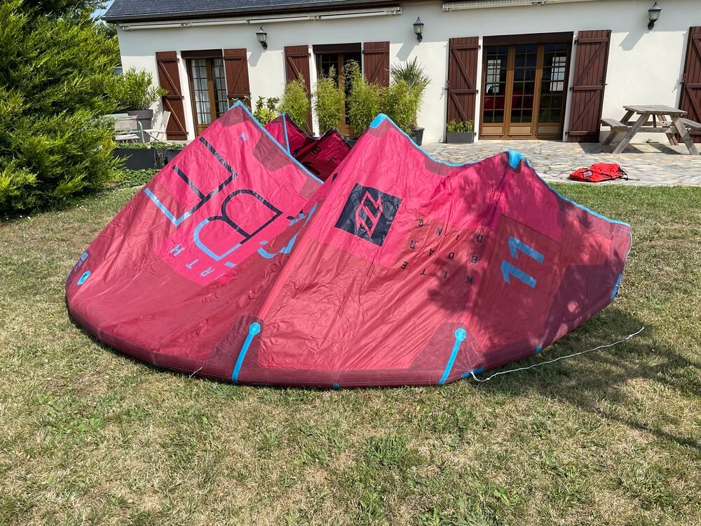 2 ailes de kite NORTH REBEL 8 et 11 m + la barre Sports