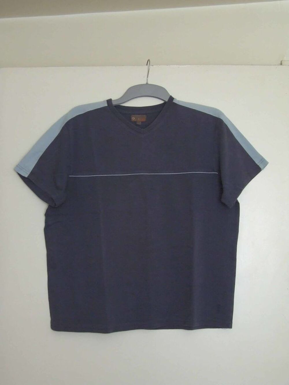 Tee-shirt col en V, BRICE, Bleu marine, Taille L, TBE Vêtements