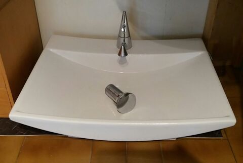 Vasque à poser + robinet pour salle d'eau 50 Préfailles (44)