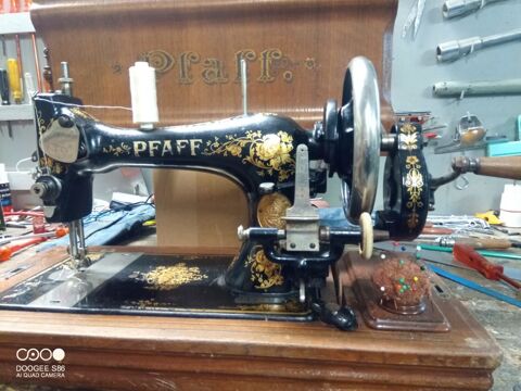 MACHINE A COUDRE ANCIENNE Bagnols-sur-C�ze (30)