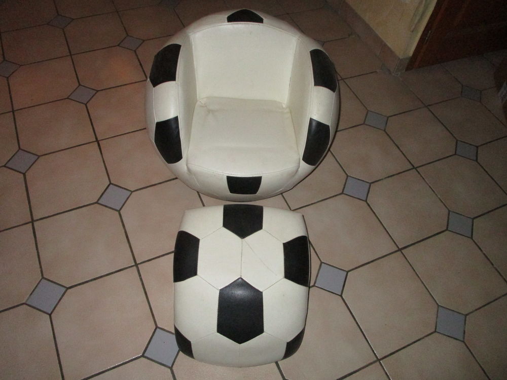 LOT KOOZZ
SIEGE ENFANT FOOTBALL+repose pieds
Jeux / jouets
