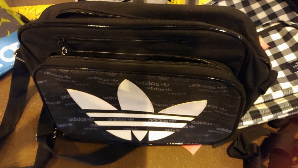 sac/ sacoche &agrave; bandouli&egrave;re ADIDAS, NEUVE Sports