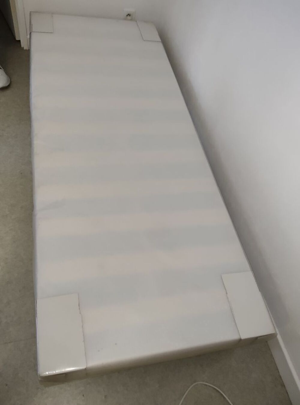 Ensemble Sommier &agrave; Lattes Neuf emball&eacute; + Matelas 140x190cm Meubles