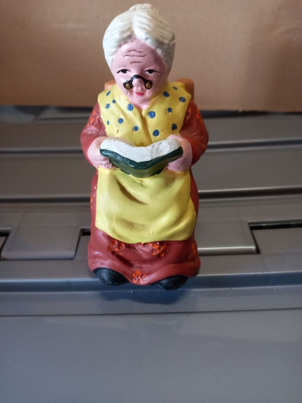 Figurine grand-m&egrave;re en c&eacute;ramique vintage Décoration