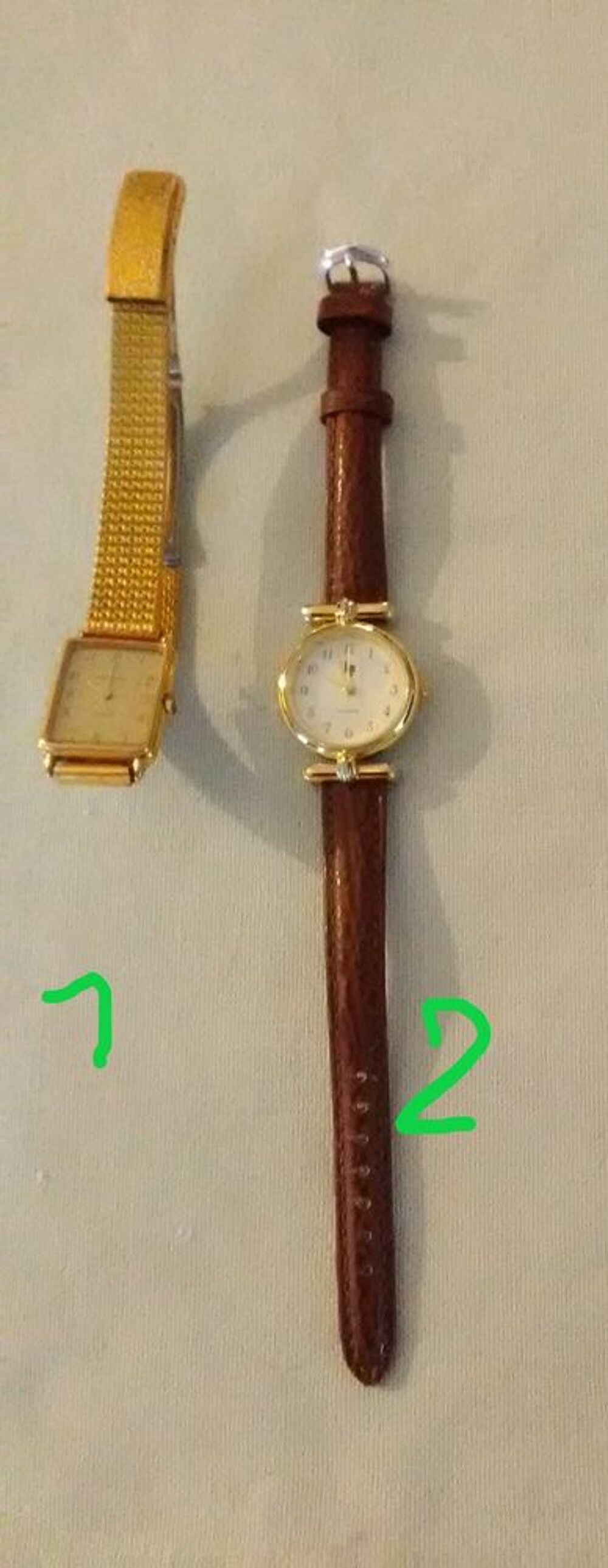 Montres "Dame" (2) / &agrave; l'unit&eacute; Bijoux et montres
