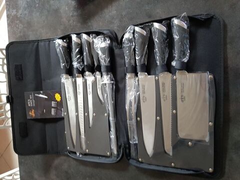 Vends lot de couteaux professionnel 250 Bonneville (74)