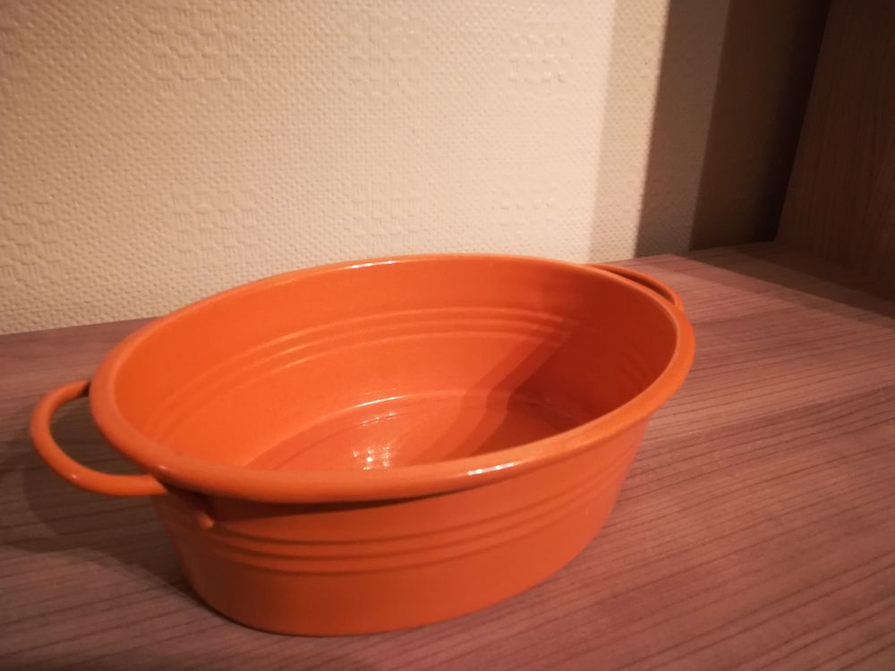 CACHE POT ORANGE EN FER / CORBEILLE / JARDINIERE
Décoration