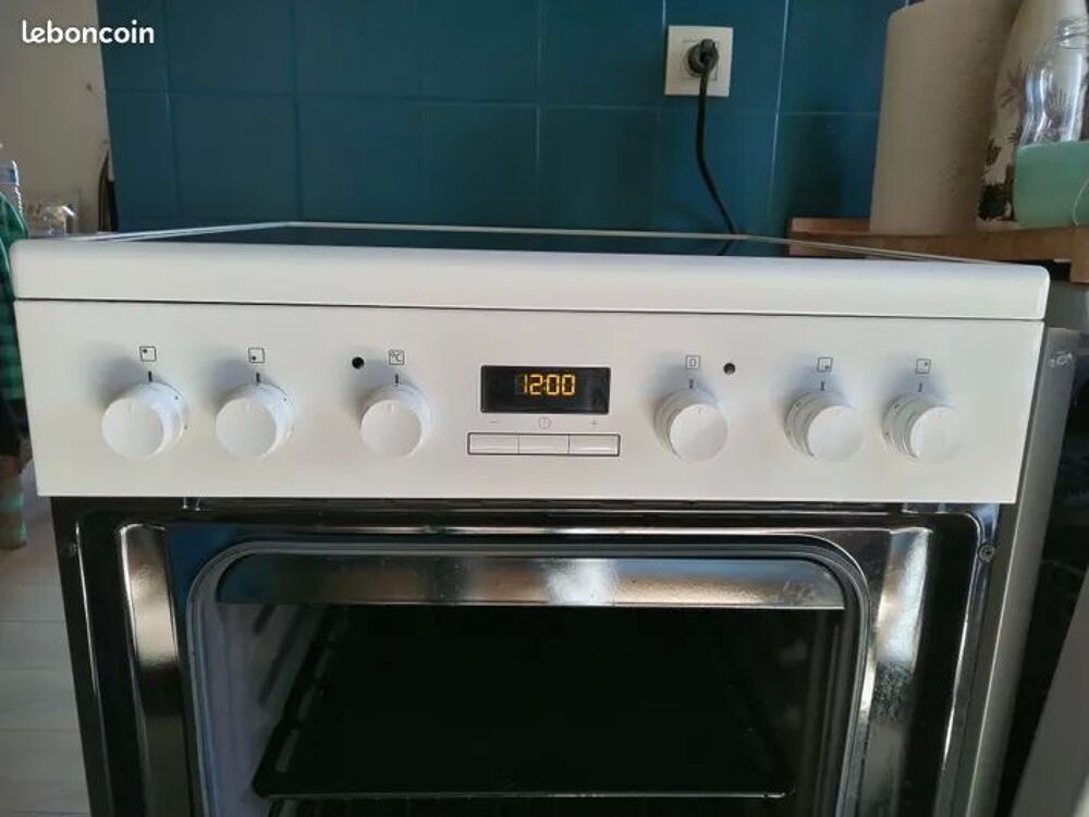 Cuisini&egrave;re vitroc&eacute;ramique electrolux Electroménager