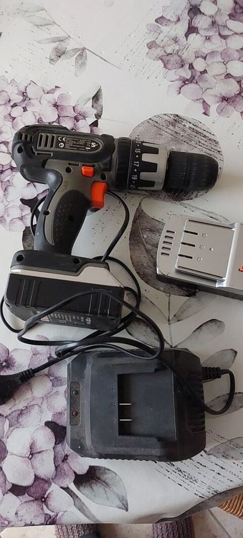 Perceuse FOXTER + accessoires 18 Châtellerault (86)