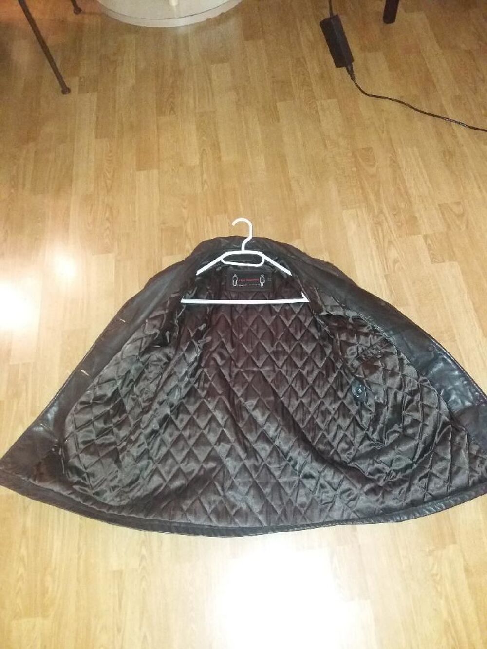 Tr&egrave;s belle veste marron cuir vachette Vêtements